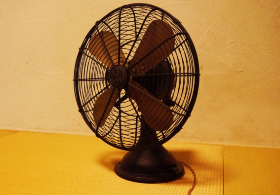 レトロな扇風機、まだまだ動きます
