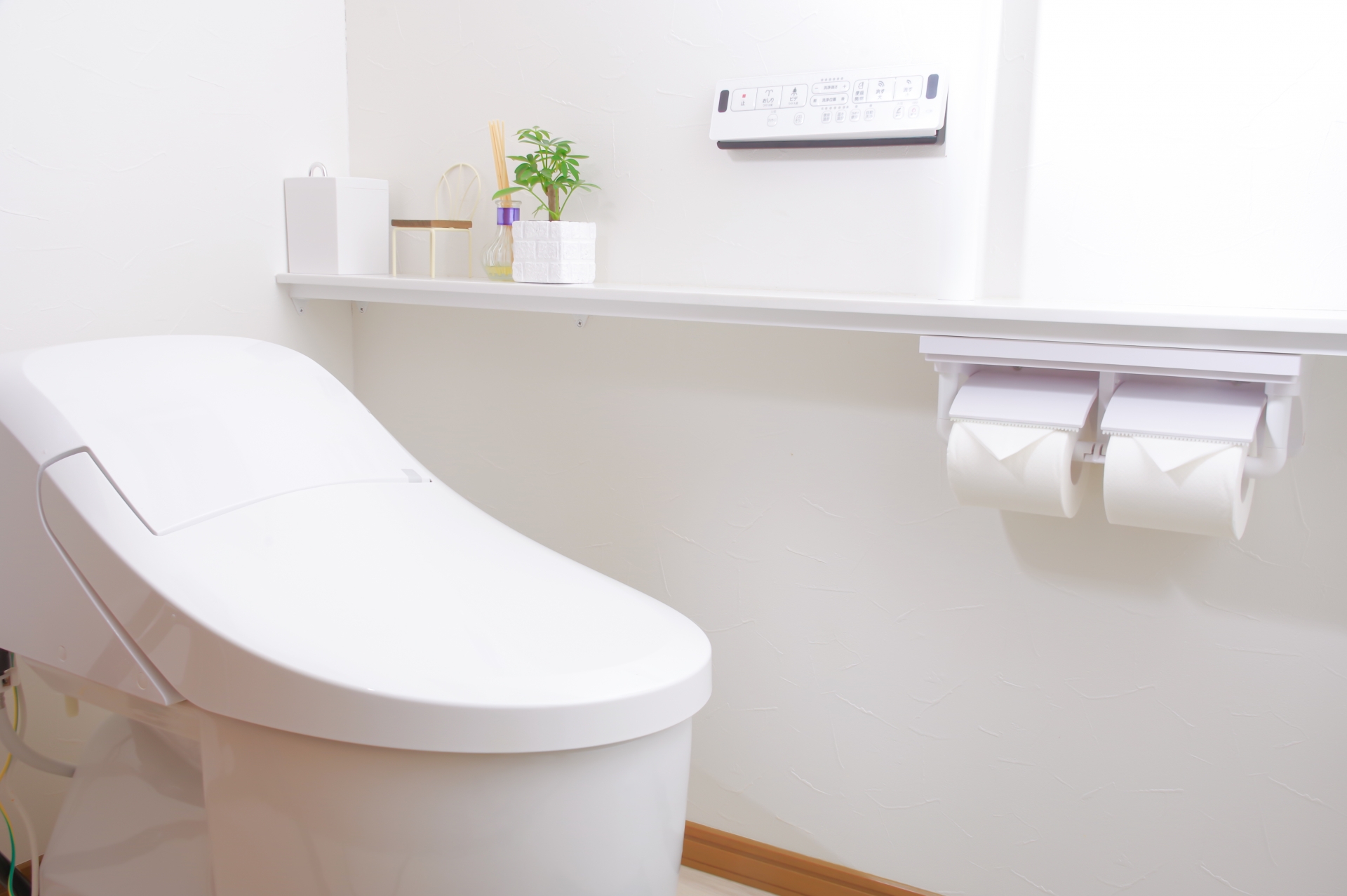 狭いトイレの壁紙どうやって選ぶ 無垢 漆喰 珪藻土 自然素材の内装材ブログ アトピッコハウス