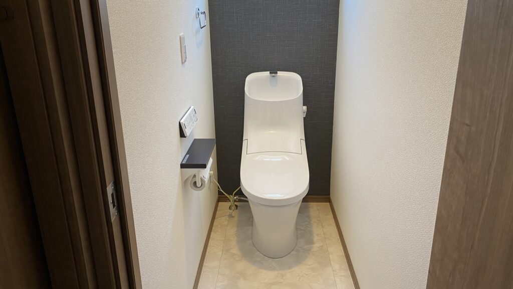 狭いトイレの壁紙どうやって選ぶ 無垢 漆喰 珪藻土 自然素材の内装材ブログ アトピッコハウス